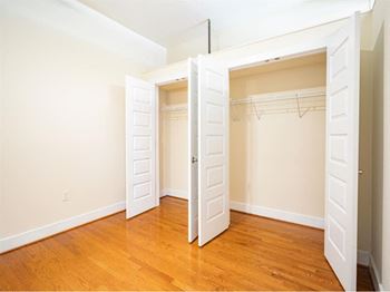 The Masonry Apartments Richmond Closet